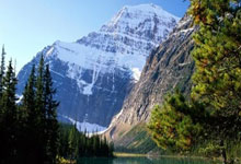 爱游戏：王大雷：个人表现？足球不是个人比赛 下半场丢球比较突然.